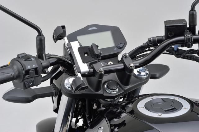 画像: デイトナ「スマートフォンホルダー3」 税込価格:5280円 取り付け可能ハンドル外径:Φ22~29mm 装着可能機種寸法 高さ123~170mm、幅55~85mm、厚さ6~18mm、重量300g以下