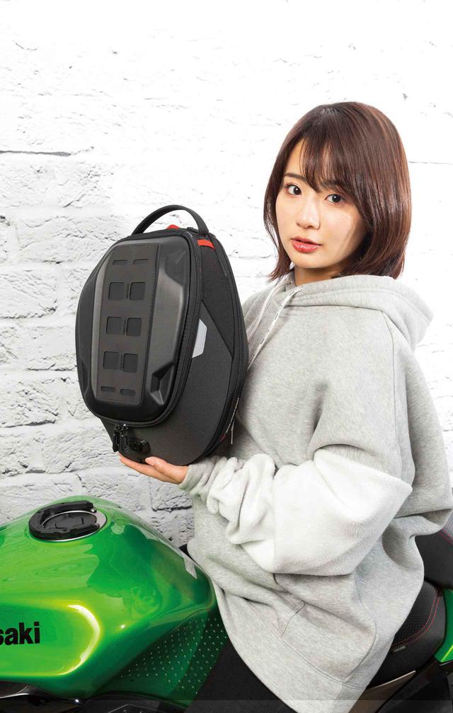 画像: メイン素材は耐久性、防水性に優れた1680デニールナイロン。内側にEVA樹脂を採用し、荷物が空でも型崩れしない。