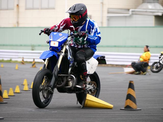 画像: ●C2級2位・木下健三選手&DR-Z400SM 1分50秒236