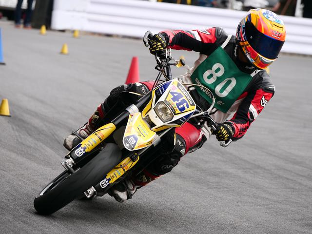 画像: ●C1級1位・地下和宏選手&SM450R 1分44秒374