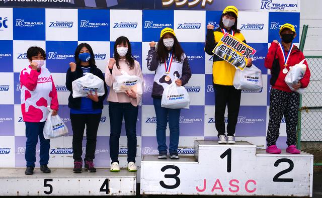 画像: ●NL級入賞者 左から6位・加瀬京見選手、5位・榊山 絢選手、4位・地下彩可選手、3位・土橋朋子選手、1位・鳥越美海選手、2位・前嶋恵利香選手 なお各クラスのウイナーには、ダンロップ賞としてダンロップタイヤ前後1セットが贈られる。