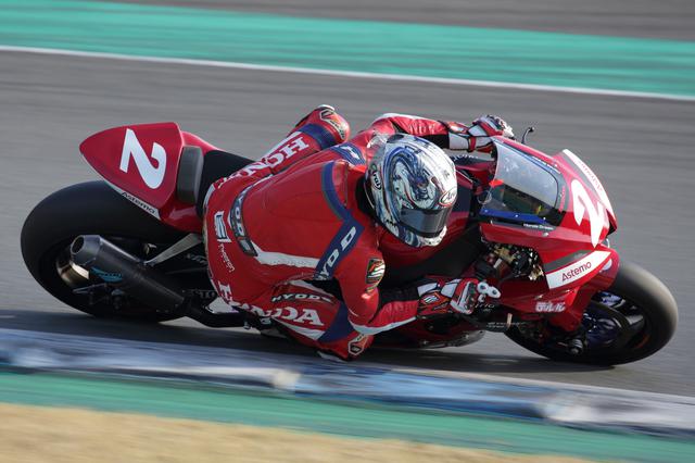 画像: アステモホンダはマシンのカラーリングに赤ゼッケンがマッチしてキレイです! ちなみに赤ゼッケンは前年度ランキング10位以内の証!