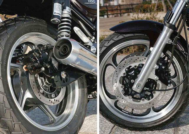 画像: インナーチューブ径Φ43mmのフォーク、角断面スイングアームなど、70年代とは比べ物にならないほど車体まわりのグレードは向上。最終モデルはホイール表面処理が切削仕上げに変更。質感が大きく向上している。