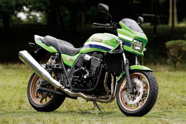 画像: Kawasaki ZRX1200 DAEG FINAL EDITION エンジン形式:水冷4ストローク・DOHC4バルブ並列4気筒 内径×行程(総排気量):73.5×62.6㎜(1164cc) 最高出力:110PS/8000rpm 最大トルク:10.9kg-m/6000rpm ミッション:6速リターン ブレーキ前・後:ダブルディスク・ディスク 全長×全幅×全高:2150×770×1155mm タイヤサイズ 前・後:120/70ZR17・180/55ZR17 燃料タンク容量:18L ホイールベース:1495mm 総重量:246kg 当時の発売価格:120万円4000円 ※諸元は2016年モデル