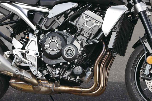 画像: CBR1000RR用がベースの998㏄水冷直4エンジンは最高出力145PS。豊かな低中速トルクを活かしたアグレッシブさを狙ったチューニング。