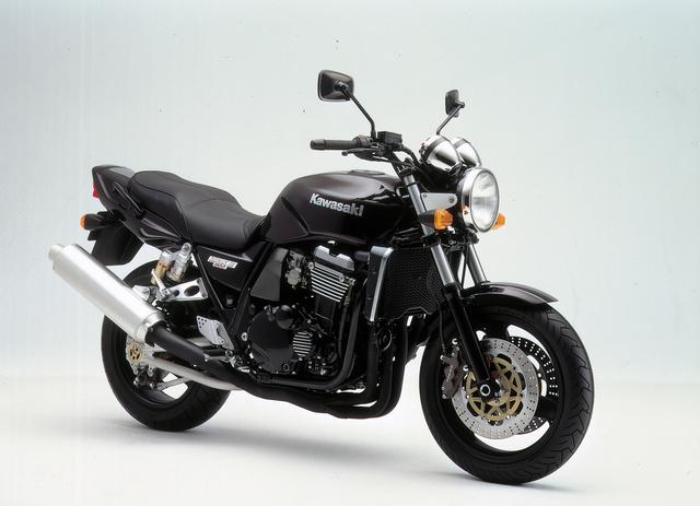 画像2: ● 水冷4ストDOHC4バルブ並列4気筒● 1052cc ● 100PS/8500rpm ●9.8kg-m/6000rpm ● 221kg ● 120/70ZR17・170/60ZR17 ■ 92万円