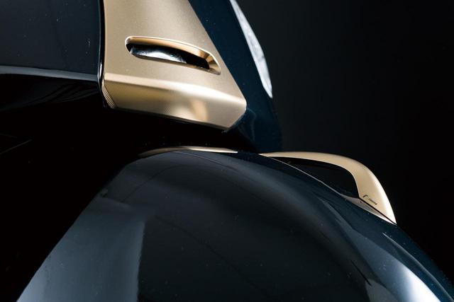 画像: FRONT MUDGUARD CREST カラー:アルミニウム、ブラック、ブロンズ 価格:10,340円(税込)