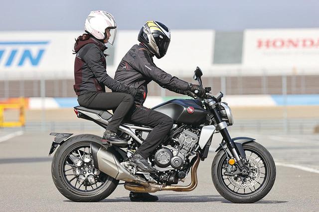画像: ライダーの身長:176cm/パッセンジャーの身長:164cm