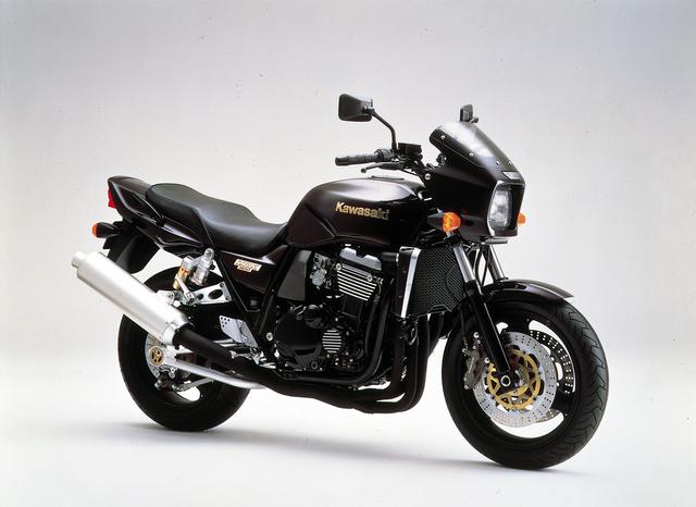 画像1: ● 水冷4ストDOHC4バルブ並列4気筒● 1052cc ● 100PS/8500rpm ●9.8kg-m/6000rpm ● 221kg ● 120/70ZR17・170/60ZR17 ■ 92万円