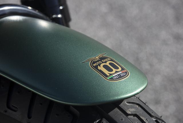 画像1: モト・グッツィ「V9ボバー 100 周年記念スペシャルエディション」の特徴