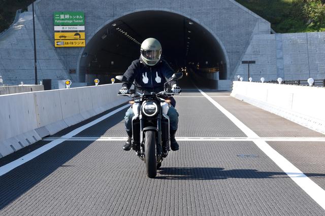 画像: 大震災後に開通した北側復旧道路 阿蘇のふもとを東西に走る幹線道路です