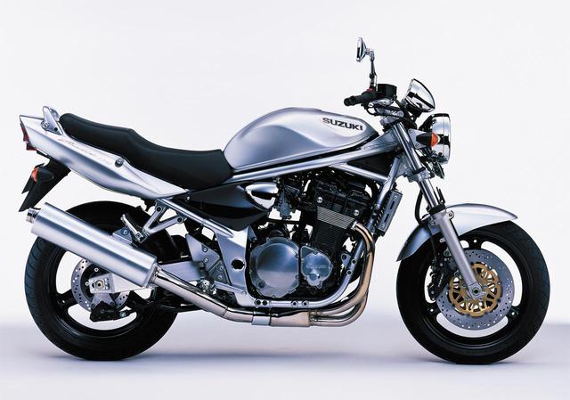 画像: バンディット1200 (2000年3月) シート高はGSF1200/Sに比べて20mmダウンの775mm。1200と1200Sはハーフカウル装備以外、ステップ位置やハンドルバーに違いはないが、1200は足回りを街乗りやワインディング重視のセッティングに変更。車重は4kg軽い214kg。