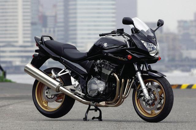 画像: バンディット1200S(2000年3月) ●油冷4ストDOHC4バルブ並列4気筒● 1156cc ● 100PS/8500rpm ●最大トルク:9.5kg-m/6500rpm ● 218㎏ ● 120/80ZR17・180/50ZR17 ● 84万8000円