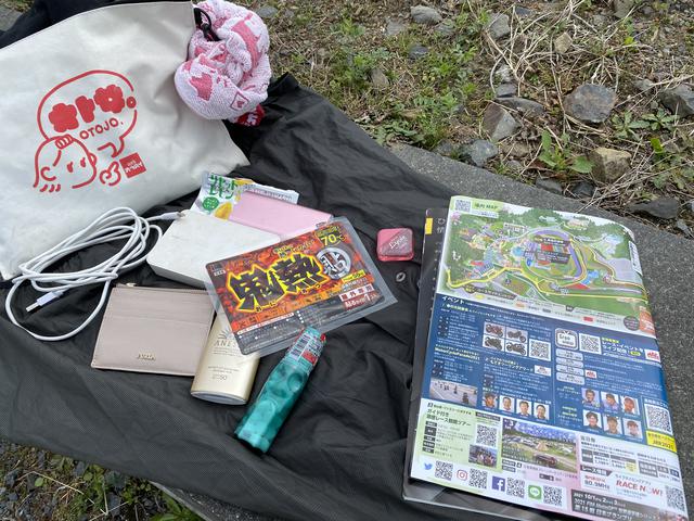 画像: 私の観戦持ち歩きセットです。