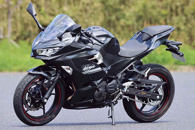 画像: Kawasaki Ninja 250 総排気量:248cc エンジン形式:水冷4ストDOHC4バルブ並列2気筒 シート高:795mm 車両重量:166kg 2021年モデルの発売日:2020年12月1日 メーカー希望小売価格:税込64万3500円(KRTエディションは65万4500円)