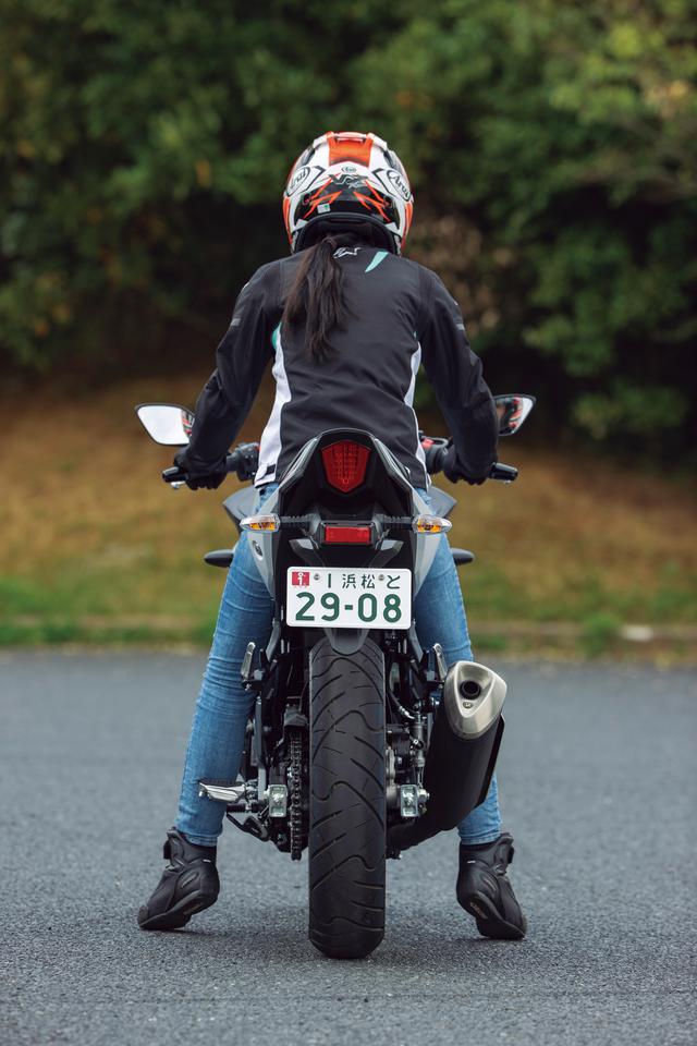 画像: スズキ「GSX250R/ABS」ライディングポジション・足つき性