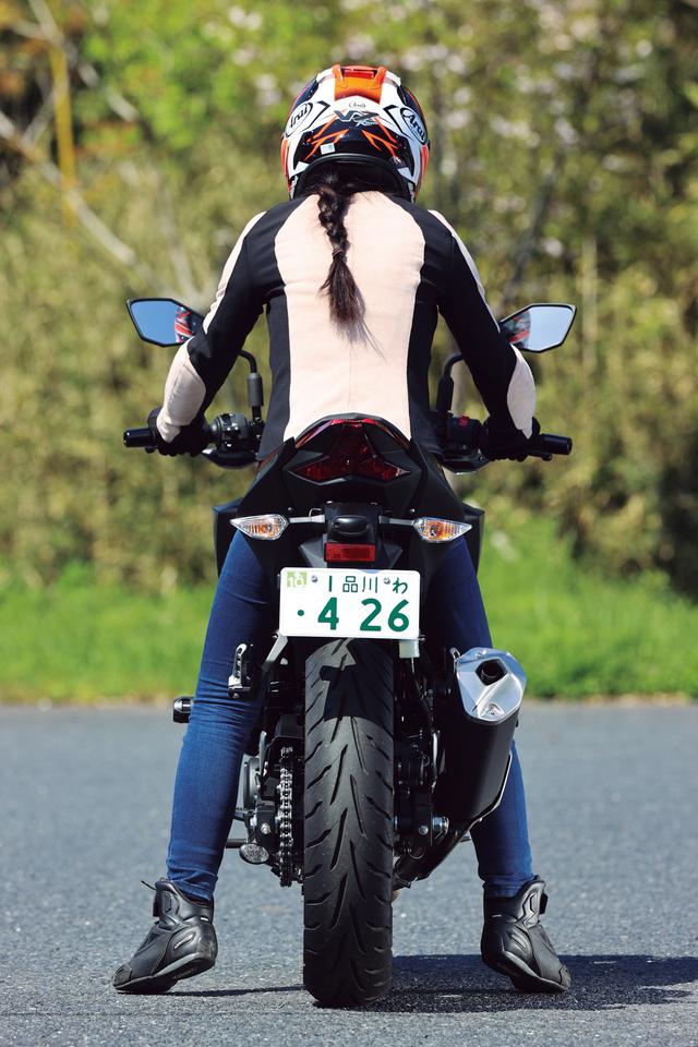 画像: カワサキ「Z250」ライディングポジション・足つき性