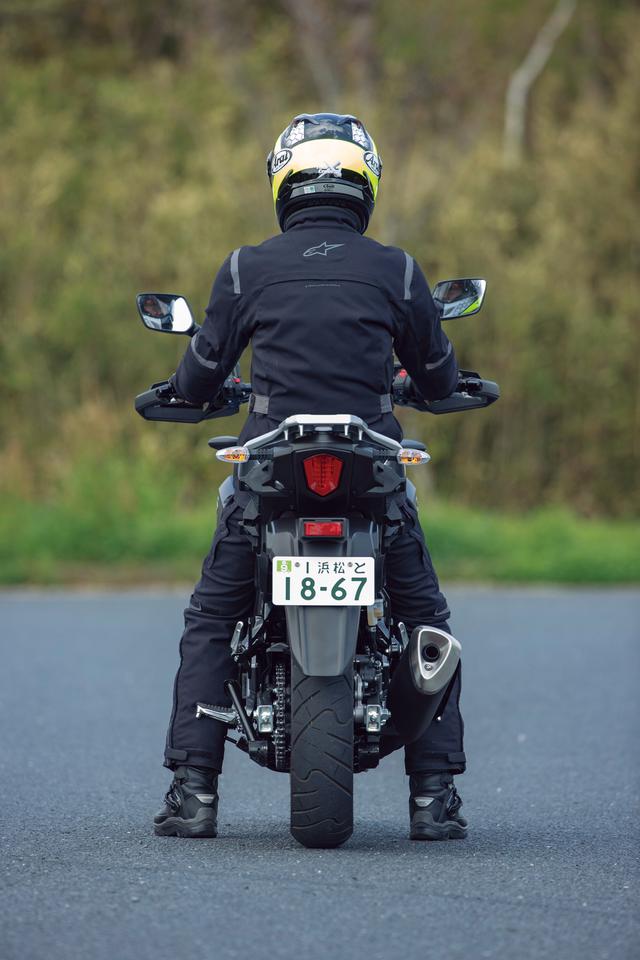画像: スズキ「Vストローム250 ABS」ライディングポジション・足つき性