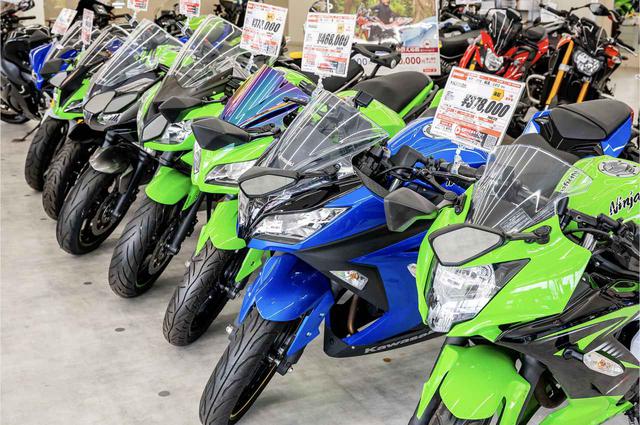 画像: 20代のライダーに人気が高いのはやはりフルカウルのスポーツモデル。ネットを上手に活用する世代とあって、バイク王販売店の認知度が高いのは20代。