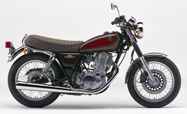 画像: SR生誕25周年記念の『SR400 25th アニバーサリー・リミテッドエディション』。サンバースト塗装にクリア2度塗りのタンク、初期型SR500タイプのツートンカラーシート、アルミ削り出しオイルキャップなど26箇所を変更した特別仕様。予約期間限定(500台まで)モデル。発売当時価格:55万円