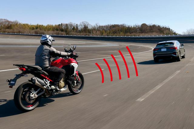 画像: 前の車に自動で付いていく! ACC作動中。車間距離は開けすぎると割り込みされやすいので、交通状況に応じて4段階に設定することができる。