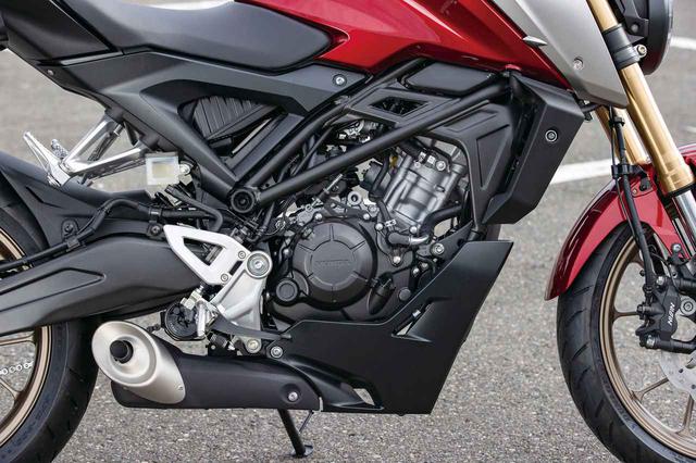 画像: 従来型ではOHC2バルブだったがついにDOHC4バルブ化。EURO5対応を果たすと同時にパワーアップも実現。