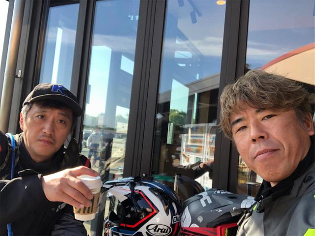 画像: ▲左が大鶴義丹さん、右が私。