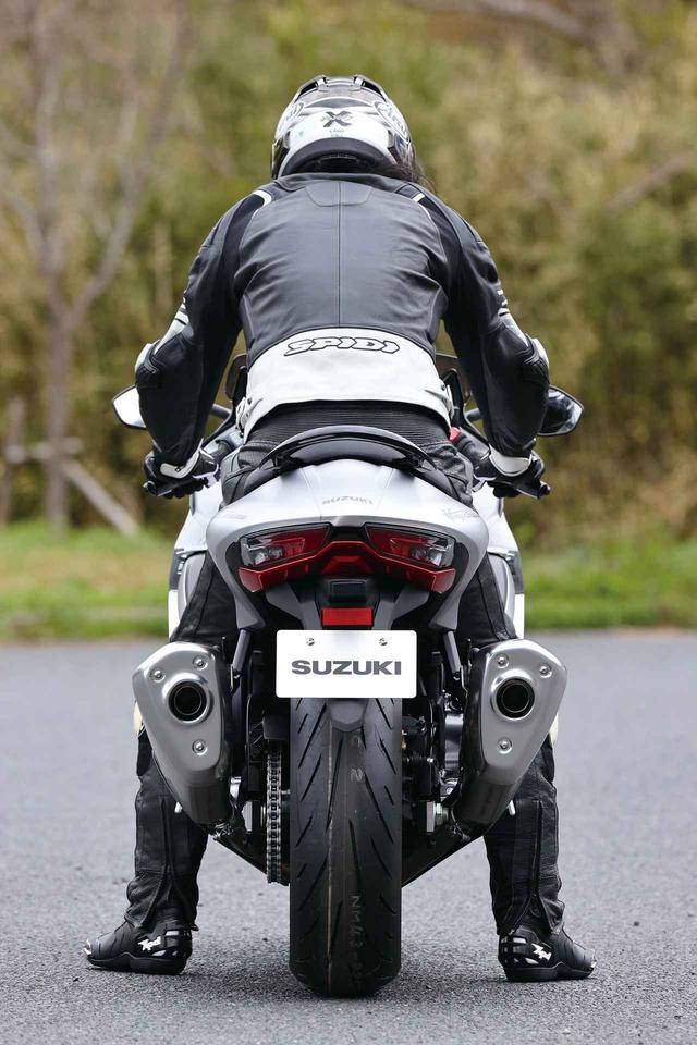 画像2: スズキ新型「ハヤブサ」ライディングポジション・足つき性