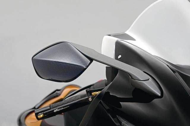 画像: ミラーカバー (税込価格:1万2100円) バックミラーをカーボン調に変身させるスポーティなカバー。左右セットとなる。
