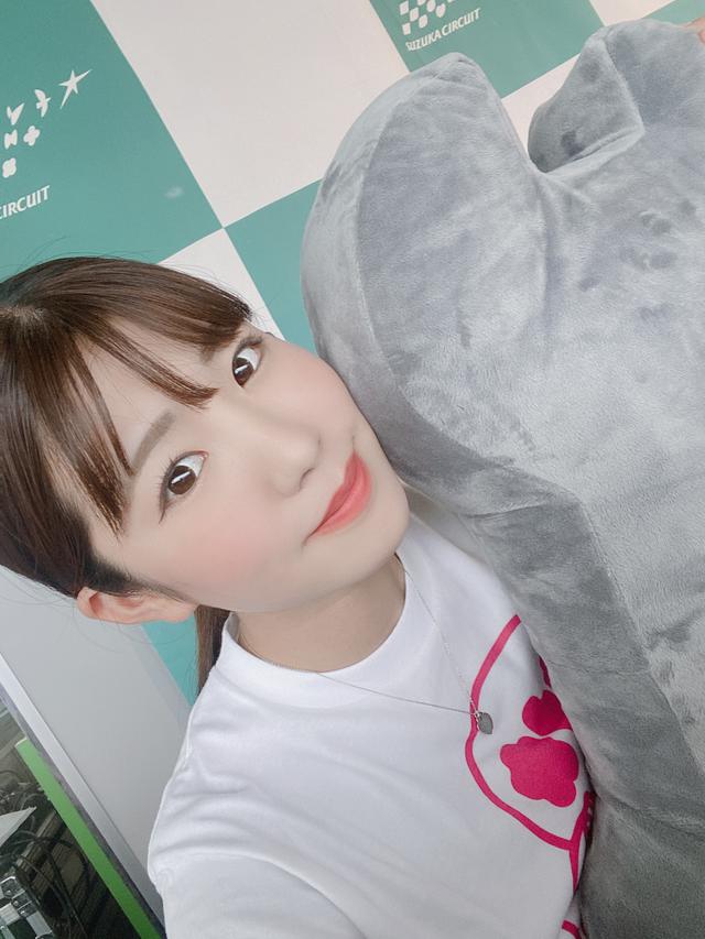 画像: 私が担当したグッズ。スパナクッションとパシャリ。