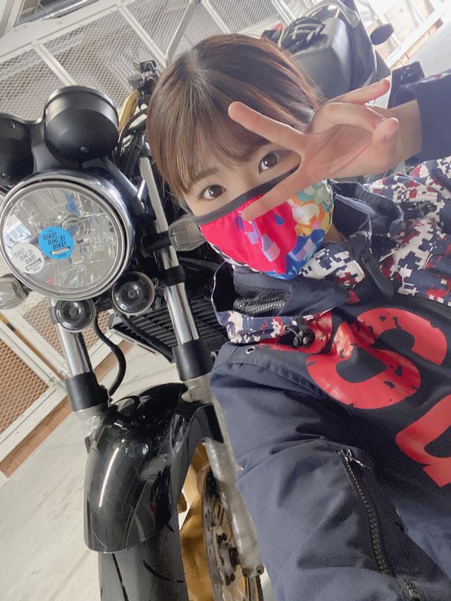 画像: 愛車のヘッドライトにBIKEBIKEBIKE シール。サーキットクルージング前にパシャリ!