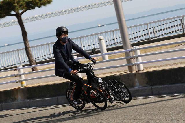 画像: 私(フト松)の走りがお見苦しいので、カワサキの方の走行シーンをどうぞ。これはEV車のNA-01。