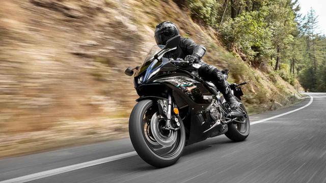 画像2: ヤマハが新型車「YZF-R7」を正式発表! MT-07ベースの“扱いきれる”2気筒スーパースポーツ