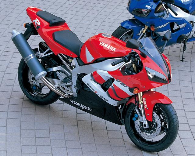 画像: YAMAHA YZF-R1 総排気量:998cc エンジン形式:水冷4ストDOHC5バルブ並列4気筒 最高出力:150PS/10000rpm 最大トルク:11.0kg-m/8500rpm 車両重量(乾燥):175kg ※輸出車(2000年・5JJ)
