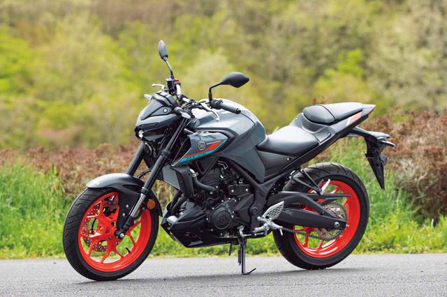 画像: YAMAHA MT-25 ABS 総排気量:249cc エンジン形式:水冷4ストDOHC4バルブ並列2気筒 シート高:780mm 車両重量:169kg 2021年モデルの発売日:2021年4月28日 税込価格:62万1500円