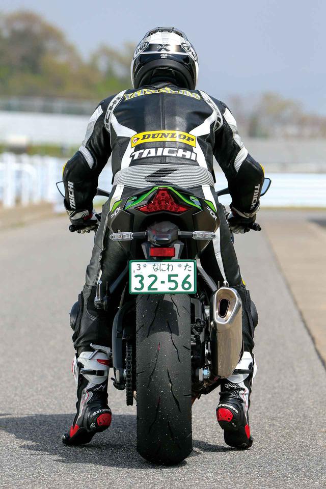 画像2: カワサキ「ニンジャZX-10R」ライディングポジション・足つき性
