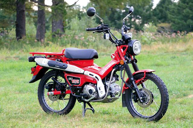 画像: Honda CT125 HUNTER CUB 81年に国内発売されたカブのトレッキング版「ハンターカブ」が125㏄となってリニューアル、2020年6月に国内販売を開始。高い最低地上高、アップマフラーなど、オフロードも走りなくなるカブです。 税込価格:44万円 www.autoby.jp