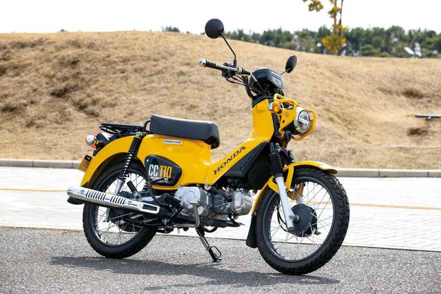 画像: Honda CROSS CUB 110 2013年に発売されたオフ風「クロスカブ」の2世代目。すっきりしたスタイリングが、ハンターカブとはまた違った人気を獲得。ファミリー唯一14インチホイールを採用するクロスカブ50もあり。 税込価格:34万1000円 www.autoby.jp