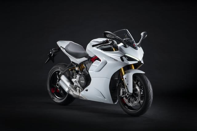 画像: DUCATI SUPERSPORT 950/950S 総排気量:937cc エンジン形式:水冷4ストDOHC4バルブL型2気筒 最高出力:110PS/9000rpm 最大トルク:9.5kg-m/6500rpm 発売日:2021年5月29日