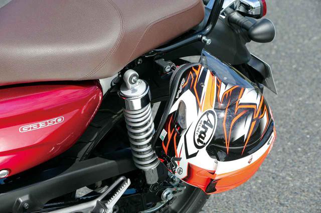 画像3: ヤマハ「SR400」とホンダ「GB350」の装備を比較! 空冷単気筒は同じでも各部にはそれぞれの特徴が見て取れる