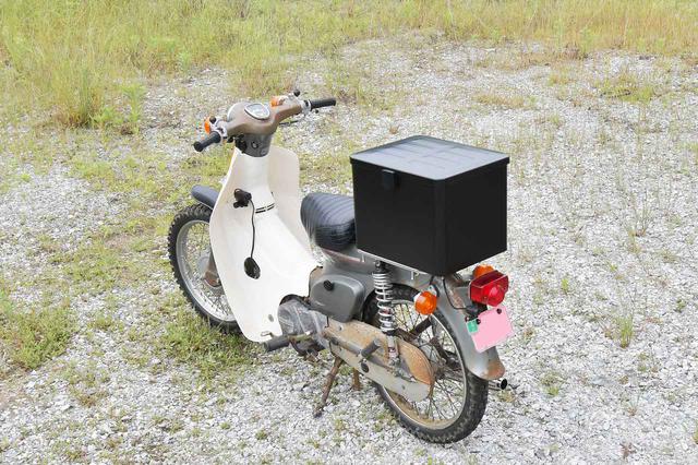 画像9: スーパーカブ90縦置き