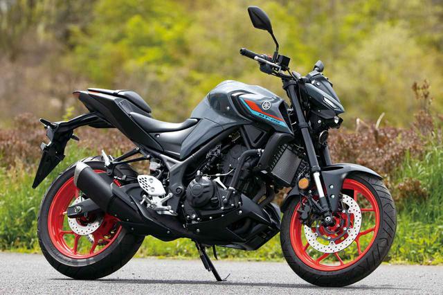 画像: YAMAHA MT-25 YZF-R25のネイキッドバージョン。単なるカウルレスではなく、有機的デザインの特徴的なヘッドライトカウルを採用し、R25にも装備されていないLEDウインカーも装備。 総排気量:249cc エンジン形式:水冷4ストDOHC4バルブ並列2気筒 最高出力:26kW(35PS)/12000rpm 最大トルク:23N・m(2.3kgf・m)/10000rpm 車両重量:169kg 税込価格:62万1500円