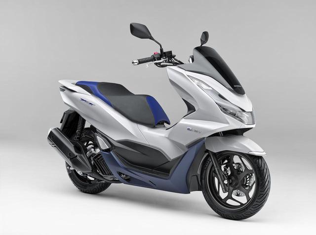 画像: ホンダの4輪ハイブリッド車と統一性を持たせ、車名を改めた「PCX e:HEV(イーエイチイーブイ)」。カラーリングは、パールジャスミンホワイトの1色のみを採用してます。 www.honda.co.jp