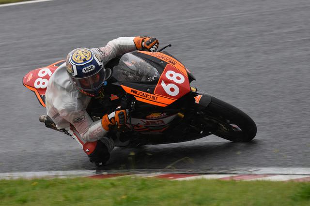 画像: 事実上の3連勝を決めた篠崎 積極的にマシンをコントロールする速さがあります