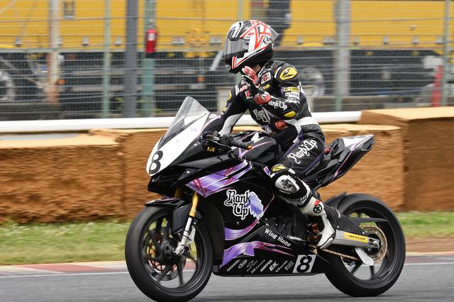 画像: 筑波JP250の新レコードホルダーとなったのは#8梶山 国内ライセンスの女性ライダーです!