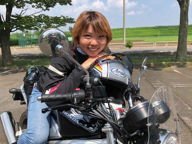画像: 岸田 彩美(きしだ あやみ) バイクタレント、司会、ライター。『週刊バイクTV』にアシスタントとして約3年間出演。二輪車安全運転指導員資格を持ち、現在はスペイン・バレンシアに留学中。