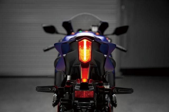 画像: 軽快なデザインのテールの後端にLEDテールランプを装着。コンパクトなサイズだが被視認性に優れたデザインだ。