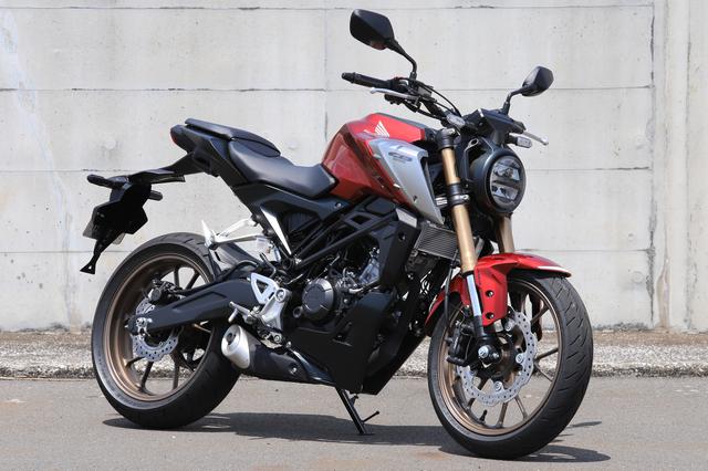 画像: Honda CB125R 2021年モデル 総排気量:124cc エンジン形式:水冷4ストDOHC4バルブ単気筒 最高出力:11kW(15PS)/10,000rpm 最大トルク:12N・m(1.2kgf・m)/8,000rpm シート高:815mm 車両重量:130kg 発売日:2021年4月22日 税込価格:47万3000円