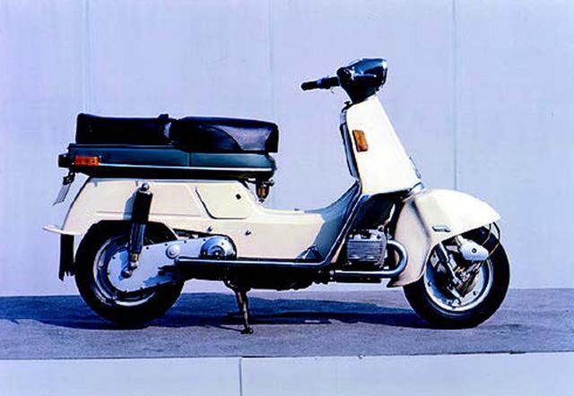 画像: 1962年6月発売のジュノオM85は、169cc空冷水平対向2気筒OHV2バルブを搭載。イタリアのバダリーニ社のパテントを使った、HRD変速機を採用。価格は169,000円で、生産台数は5,880台でした。 www.autoby.jp