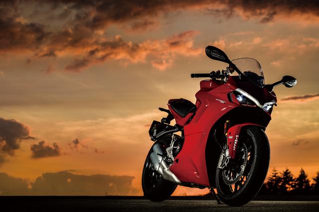 画像: DUCATI SuperSport 950 S 総排気量:937cc エンジン形式:水冷4ストDOHC4バルブL型2気筒 最高出力:110PS/9000rpm 最大トルク:9.5kg-m/6500rpm シート高:810mm 車両重量:210kg 税込価格:189万9000円~192万9000円